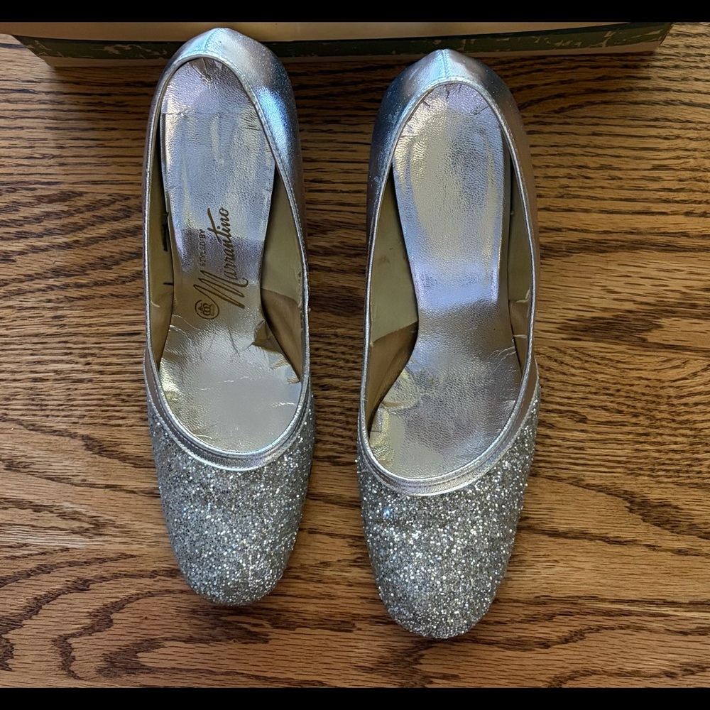 Vtg. Marrantino women’s silver glitter pump heel shoe from the 1960s